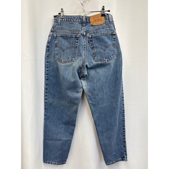 Levi’s jeans size 10 
Rise-11
Waist-13
Inseam-26 - Picture 1 of 6